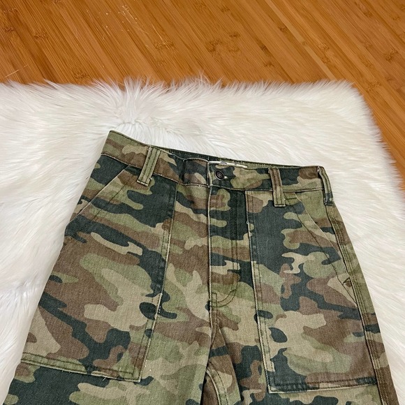 ✨SOLD✨Free People We The Free Remy Crop Pants In Moss - Picture 3 of 10